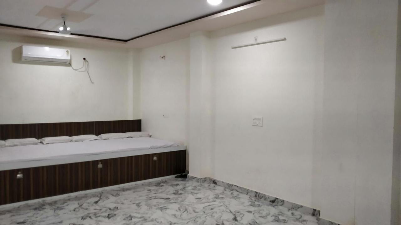 מטורה Rajlakshmi Guest House מראה חיצוני תמונה