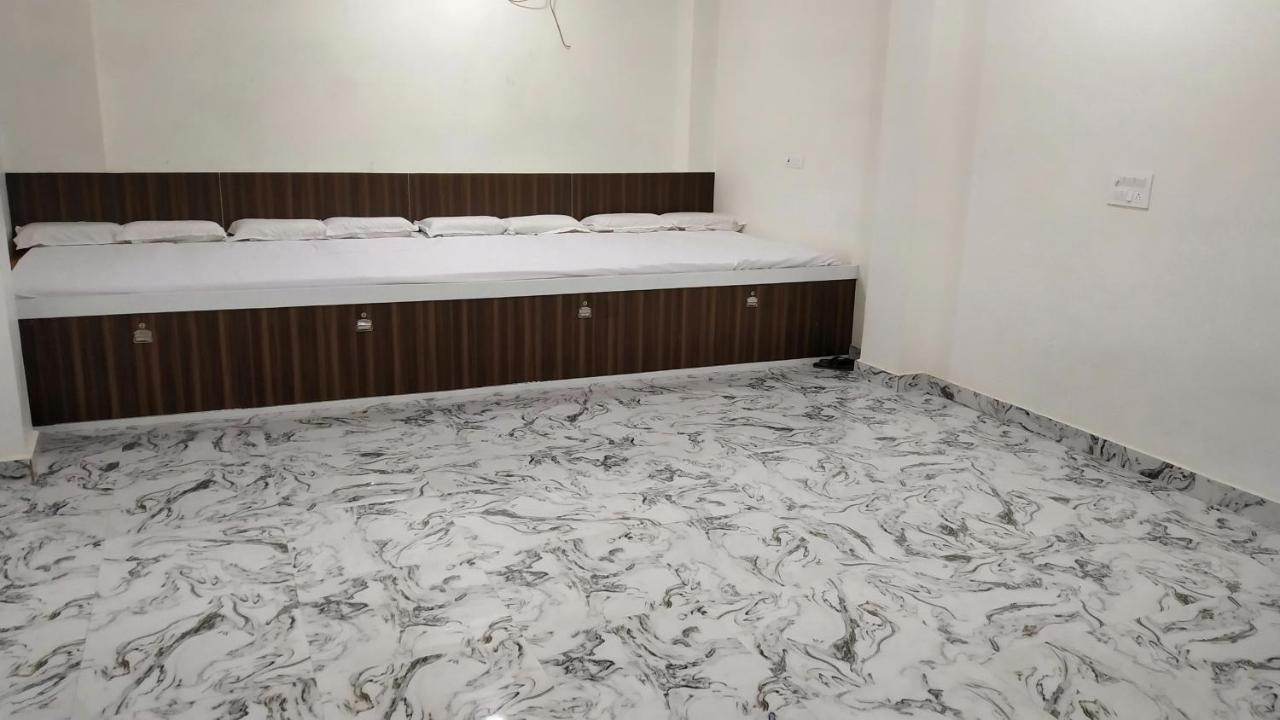 מטורה Rajlakshmi Guest House מראה חיצוני תמונה